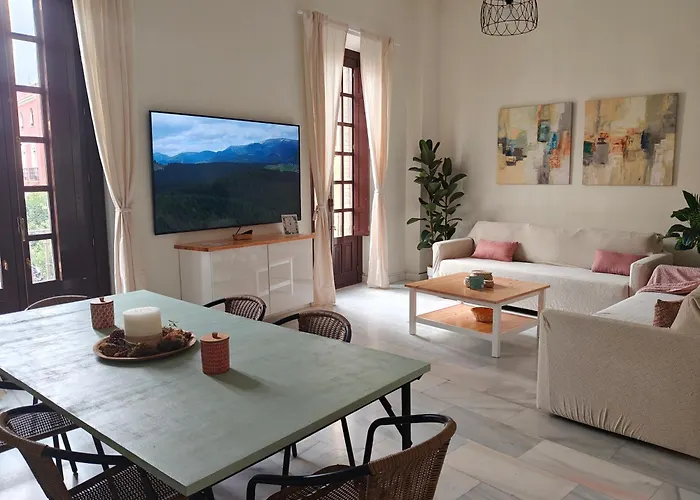 Charming Bright Apartment With Balconies On Cuesta Del Rosario